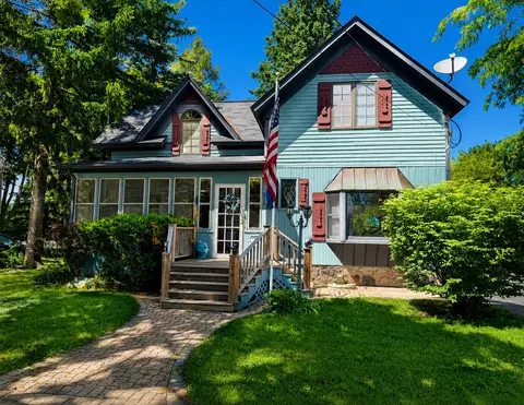 210 W Crystal Lake Ave, Crystal Lake, IL 60014