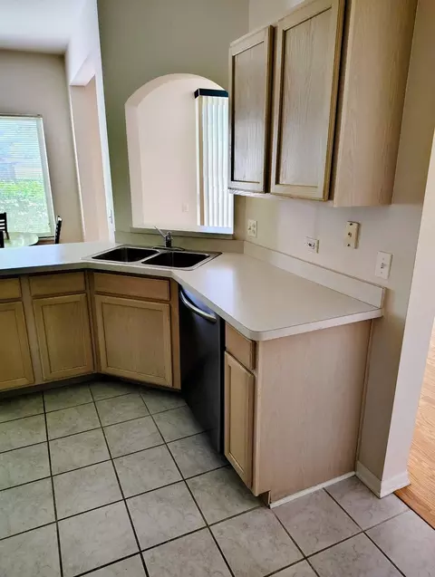 Kitchen - 855 Mesa Dr #552D, Elgin, IL 60123 photo 1 of 2