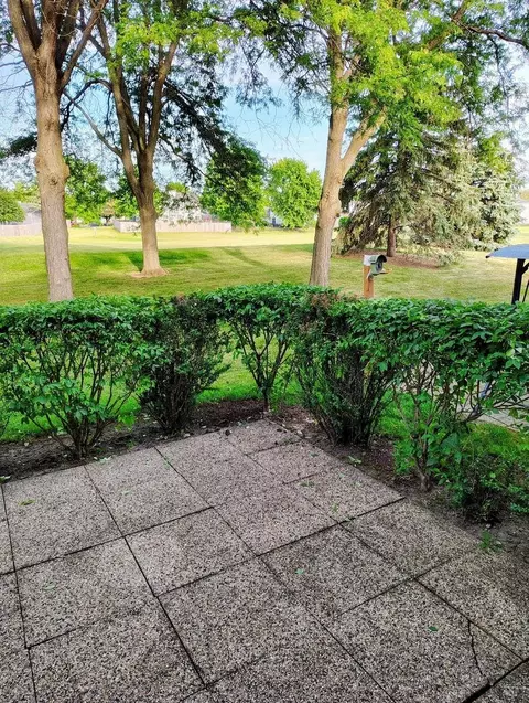 Exterior - 855 Mesa Dr #552D, Elgin, IL 60123 photo 2 of 2