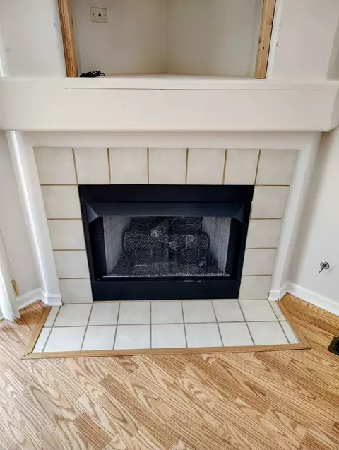 Living - 855 Mesa Dr #552D, Elgin, IL 60123 photo 2 of 4