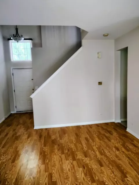 Living - 855 Mesa Dr #552D, Elgin, IL 60123 photo 3 of 4