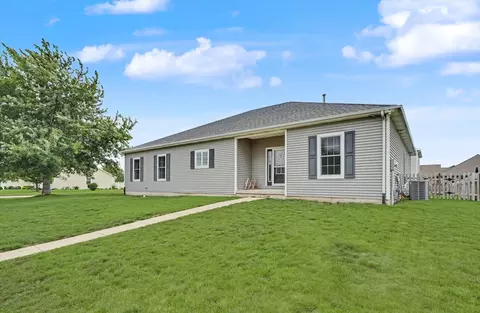 2002 E Grand Ave, Saint Joseph, IL 61873