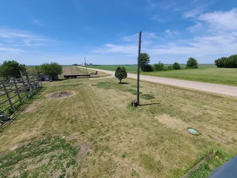 Exterior - 7006 S Unity Rd, Polo, IL 61064 photo 2 of 7