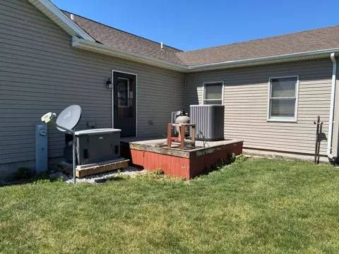 Exterior - 3053 E 1900 North Rd, Sheldon, IL 60966 photo 3 of 5