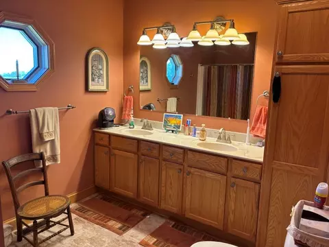 Bath - 3053 E 1900 North Rd, Sheldon, IL 60966 photo 4 of 5