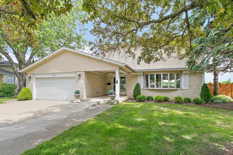 2019 E Avon Ln, Arlington Heights, IL 60004