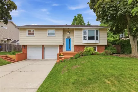 1108 E Barberry Ln, Mount Prospect, IL 60056