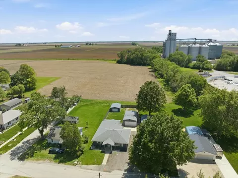 205 E Sullivan St, Heyworth, IL 61745 photo 3