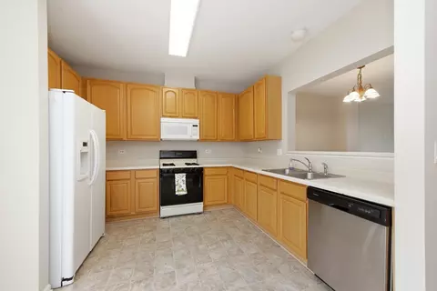 Kitchen - 2264 Daybreak Dr, Aurora, IL 60503 photo 2 of 2