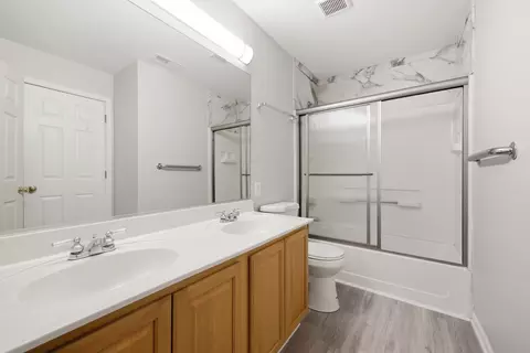 Bath - 2264 Daybreak Dr, Aurora, IL 60503 photo 2 of 2