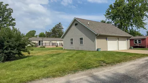 Exterior - 301 Oak St, Minonk, IL 61760 photo 5 of 12