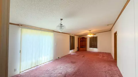 Living - 301 Oak St, Minonk, IL 61760 photo 5 of 6