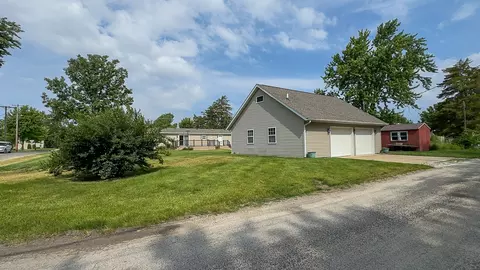 Exterior - 301 Oak St, Minonk, IL 61760 photo 7 of 12
