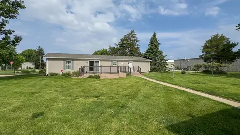 Exterior - 301 Oak St, Minonk, IL 61760 photo 8 of 12