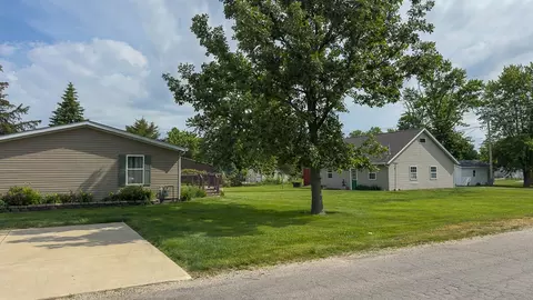 Exterior - 301 Oak St, Minonk, IL 61760 photo 4 of 12