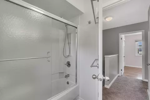Bath - 4714 20th Ave, Moline, IL 61265 photo 4 of 6
