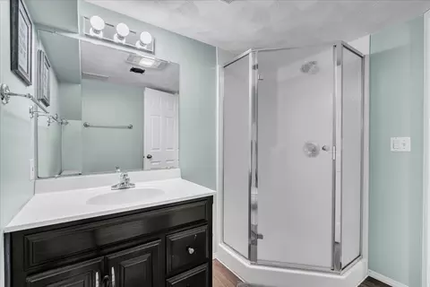 Bath - 4714 20th Ave, Moline, IL 61265 photo 6 of 6