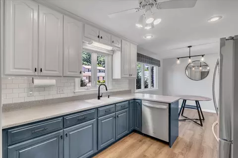 Kitchen - 4714 20th Ave, Moline, IL 61265 photo 3 of 5