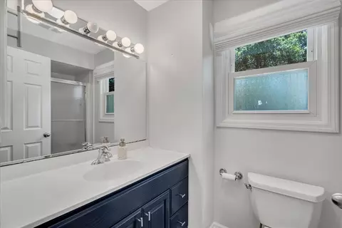 Bath - 4714 20th Ave, Moline, IL 61265 photo 3 of 6