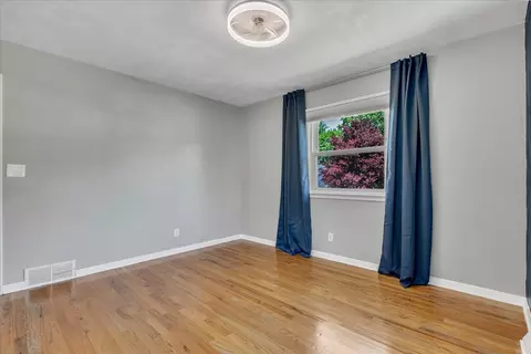 Bedroom - 4714 20th Ave, Moline, IL 61265 photo 8 of 8