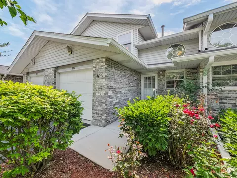 804 N Tamarac Blvd, Addison, IL 60101