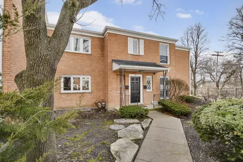 491 Old Surrey Ln #A, Hinsdale, IL 60521