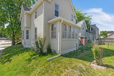 Exterior - 1730 10th St, Moline, IL 61265 photo 2 of 3