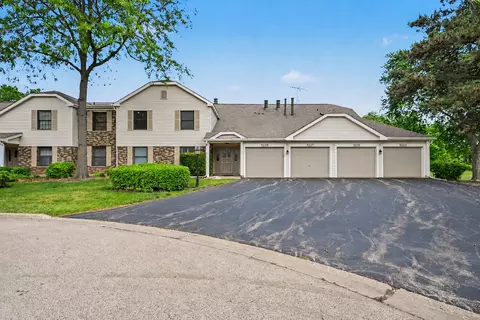 5235 Rockpointe Ct #5235, Gurnee, IL 60031