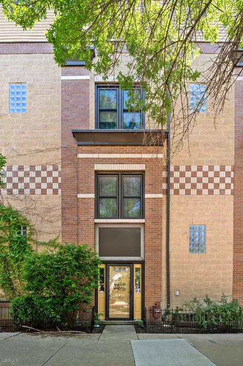 1507 W Chestnut St, Chicago, IL 60642