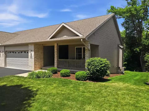 792 Brandon Wyley Dr #1, Dixon, IL 61021