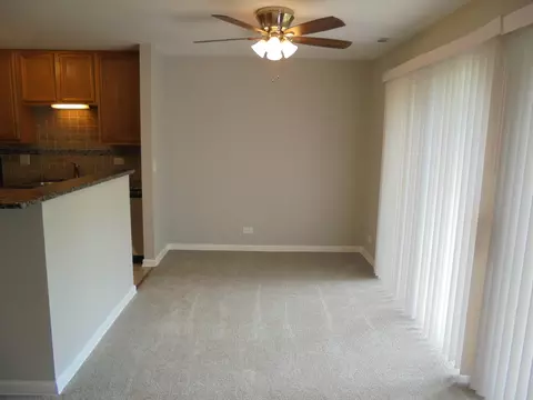 Dining - 4730 Calvert Dr #C2, Rolling Meadows, IL 60008 photo 1 of 1