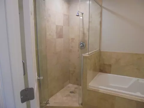 Bath - 4730 Calvert Dr #C2, Rolling Meadows, IL 60008 photo 2 of 4