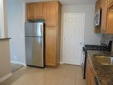 Kitchen - 4730 Calvert Dr #C2, Rolling Meadows, IL 60008 photo 6 of 7