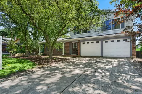 712 Pawnee Ln, Naperville, IL 60563