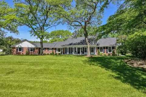 132 Halkirk Cir, Inverness, IL 60067
