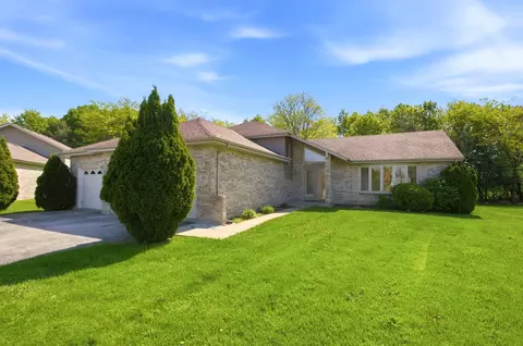 301 Providence Dr, Matteson, IL 60443