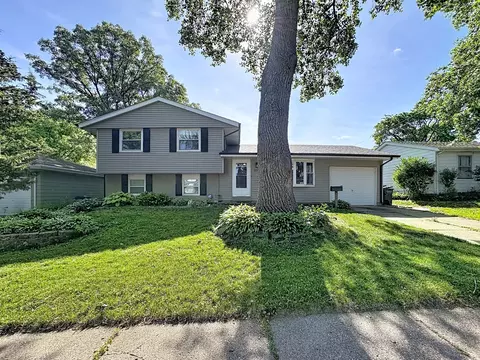 2507 N Hazelwood Ave, Davenport, IA 52804