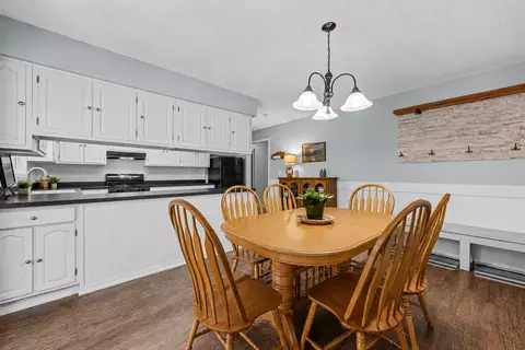 Dining - 321 Ingleside Ave, Aurora, IL 60506 photo 2 of 3