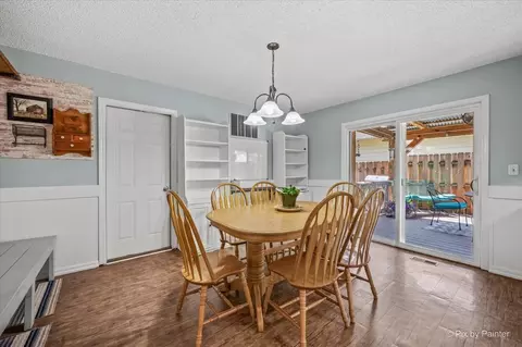 Dining - 321 Ingleside Ave, Aurora, IL 60506 photo 3 of 3