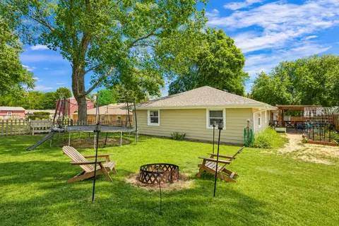 Exterior - 321 Ingleside Ave, Aurora, IL 60506 photo 4 of 21