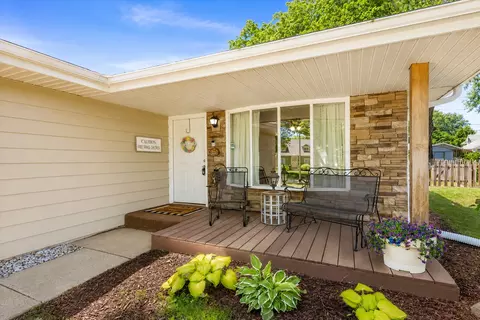Exterior - 321 Ingleside Ave, Aurora, IL 60506 photo 2 of 21