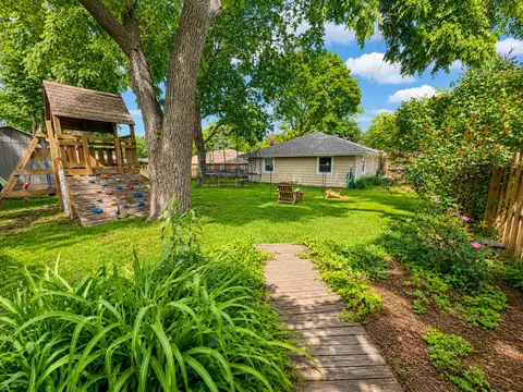 Exterior - 321 Ingleside Ave, Aurora, IL 60506 photo 3 of 21