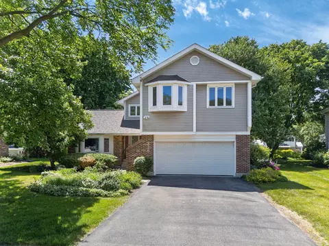 226 Ketten Dr, Naperville, IL 60563