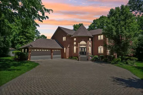 1551 Thorneberry Ct, Libertyville, IL 60048