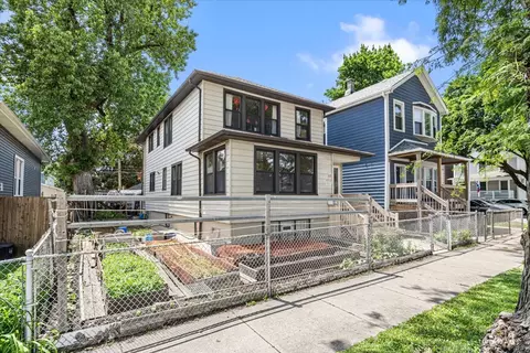 Exterior - 655 W 43rd Pl, Chicago, IL 60609 photo 2 of 7