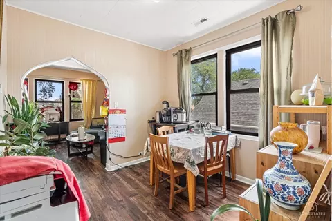 Dining - 655 W 43rd Pl, Chicago, IL 60609 photo 1 of 1