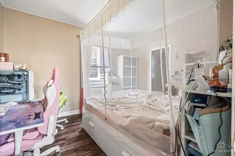 Bedroom - 655 W 43rd Pl, Chicago, IL 60609 photo 4 of 4