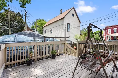 Exterior - 655 W 43rd Pl, Chicago, IL 60609 photo 3 of 7