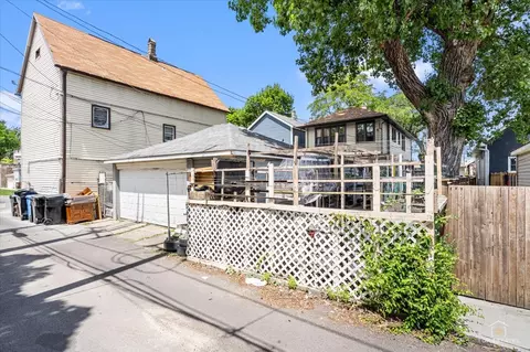 Exterior - 655 W 43rd Pl, Chicago, IL 60609 photo 7 of 7
