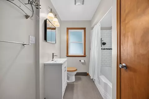 Bath - 413 Water St, Thornton, IL 60476 photo 2 of 2